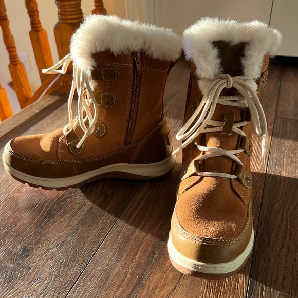 Denver Hayes Women’s Winter Boots - Picture 4 of 4